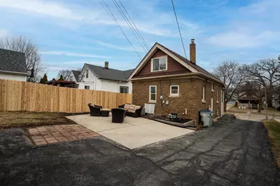 607 S Oak Park Ct, Milwaukee, WI 53214 - Photo 29