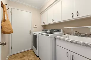 2618 W Lake Park Ct, Mequon, WI 53092 - Photo 33