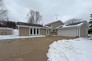 N97W21763 Whitehorse Dr, Germantown, WI 53017 - Photo 9