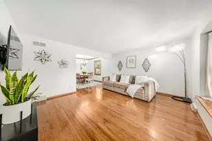 N108W16351 Scarlet Dr, Germantown, WI 53022 - Photo 5