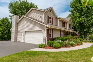 N108W16351 Scarlet Dr, Germantown, WI 53022 - Photo 3