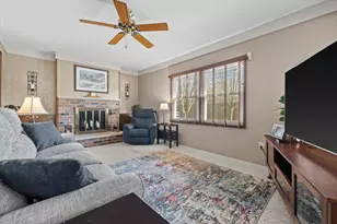 10235 W Cascade Dr, Franklin, WI 53132 - Photo 9