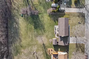 10235 W Cascade Dr, Franklin, WI 53132 - Photo 27