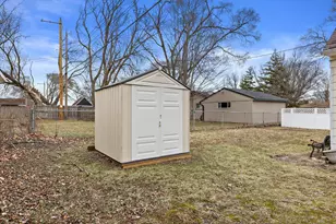 6307 N 104th St, Milwaukee, WI 53225 - Photo 9