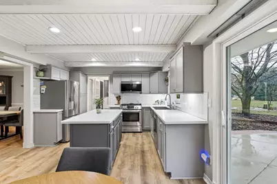 S83W32784 N Oak Tree Ct, Mukwonago, WI 53149 - Photo 5