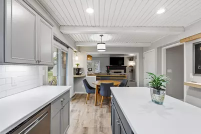 S83W32784 N Oak Tree Ct, Mukwonago, WI 53149 - Photo 9