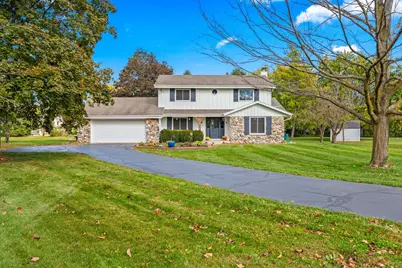 S83W32784 N Oak Tree Ct, Mukwonago, WI 53149 - Photo 1