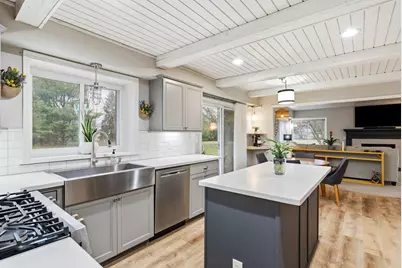 S83W32784 N Oak Tree Ct, Mukwonago, WI 53149 - Photo 7