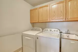 N24W30375 Crystal Springs Dr, Delafield, WI 53072 - Photo 29