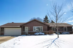 15175 W Kingsway Dr, New Berlin, WI 53151 - Photo 1