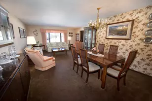 15175 W Kingsway Dr, New Berlin, WI 53151 - Photo 5