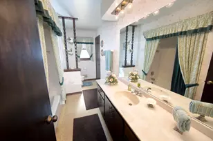 15175 W Kingsway Dr, New Berlin, WI 53151 - Photo 13