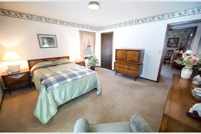 15175 W Kingsway Dr, New Berlin, WI 53151 - Photo 11