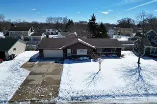 15175 W Kingsway Dr, New Berlin, WI 53151 - Photo 21