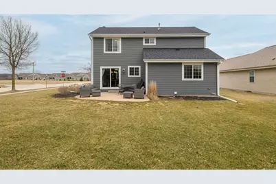 3800  Rivers Crossing Dr, Waukesha, WI 53189 - Photo 5