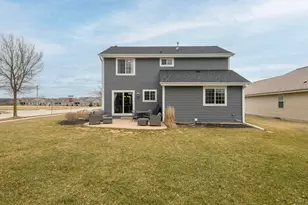 3800 Rivers Crossing Dr, Waukesha, WI 53189 - Photo 5