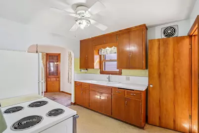 3163 S 28th St, Milwaukee, WI 53215 - Photo 11