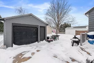 915 Carol St, Watertown, WI 53094 - Photo 23