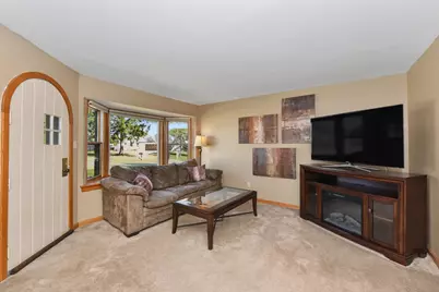 18525  Pleasant St, Brookfield, WI 53045 - Photo 11