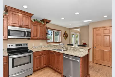 18525  Pleasant St, Brookfield, WI 53045 - Photo 7