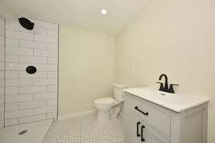 8106 W Herbert Ave, Milwaukee, WI 53218 - Photo 31