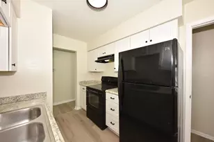 8106 W Herbert Ave, Milwaukee, WI 53218 - Photo 15