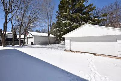 8106 W Herbert Ave, Milwaukee, WI 53218 - Photo 27