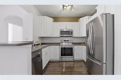 W206N16704  Blackberry Cir #2205, Jackson, WI 53037 - Photo 9