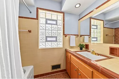 537 N 114th St, Wauwatosa, WI 53226 - Photo 19