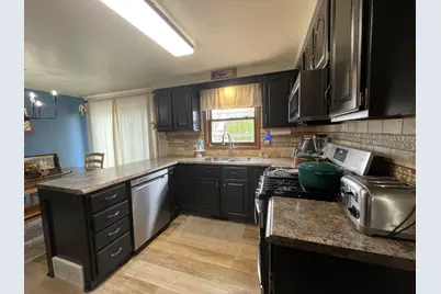 137  Chippewa Dr, Sheboygan Falls, WI 53085 - Photo 5