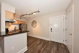 2121 N Cambridge Ave, Milwaukee, WI 53202 - Photo 3