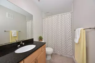 2121 N Cambridge Ave, Milwaukee, WI 53202 - Photo 15