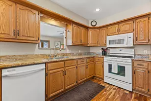 W179N9773 Riversbend Circle, Germantown, WI 53022 - Photo 17