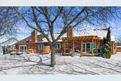 W179N9773  Riversbend Cir, Germantown, WI 53022 - Photo 3