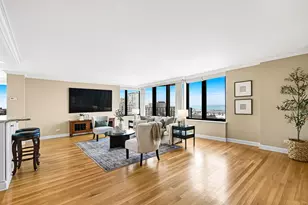 929 N Astor St, Milwaukee, WI 53202 - Photo 7