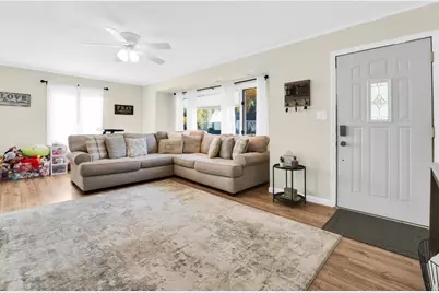 3211  Lakeview Cir, Racine, WI 53402 - Photo 7