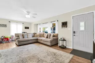 3211 Lakeview Cir, Racine, WI 53402 - Photo 7