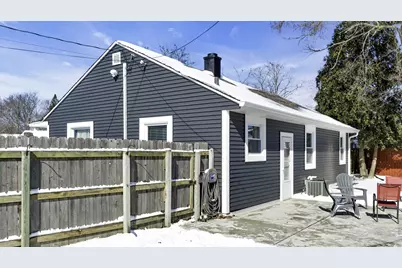 3211  Lakeview Cir, Racine, WI 53402 - Photo 3