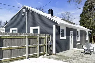 3211 Lakeview Cir, Racine, WI 53402 - Photo 3