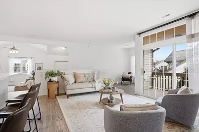 2253 W Vista Bella Dr, Oak Creek, WI 53154 - Photo 9