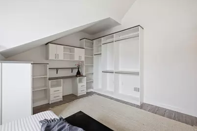 2253 W Vista Bella Dr, Oak Creek, WI 53154 - Photo 25