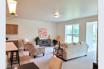 301  Deer Meadow Dr, Fredonia, WI 53021 - Photo 5