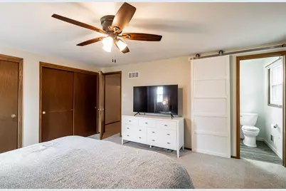 1205  Ayrshire Ln, Waukesha, WI 53186 - Photo 17