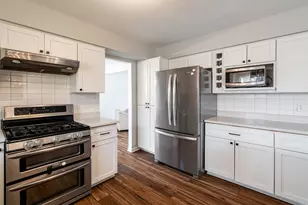 1205 Ayrshire Ln, Waukesha, WI 53186 - Photo 5