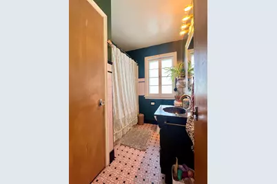 160 W Crawford Ave, Milwaukee, WI 53207 - Photo 17