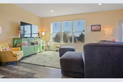 271  Hidden Bluff Rd, Belgium, WI 53013 - Photo 5