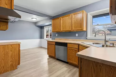 10500 W Rae Ave, Milwaukee, WI 53225 - Photo 11