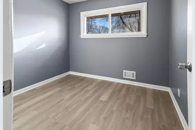 10500 W Rae Ave, Milwaukee, WI 53225 - Photo 9