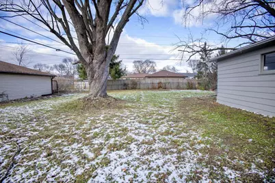 10500 W Rae Ave, Milwaukee, WI 53225 - Photo 15