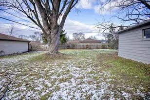 10500 W Rae Ave, Milwaukee, WI 53225 - Photo 15